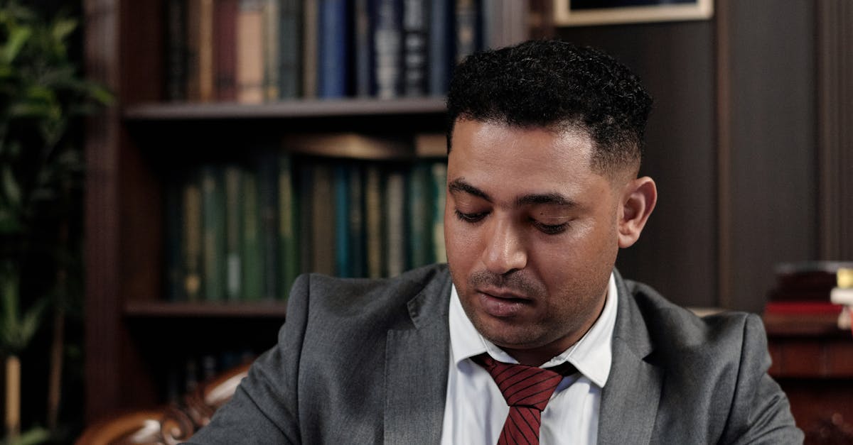 How to Choose the Right Commercial Lawyer