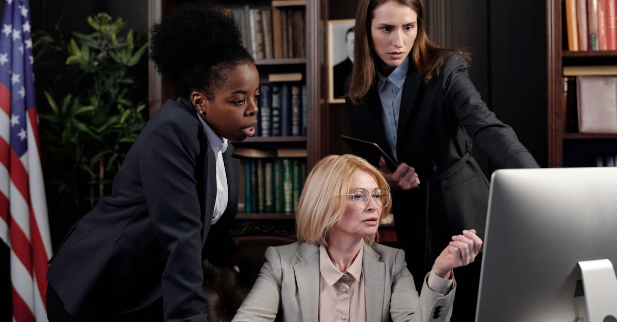 How to Choose the Right Commercial Lawyer