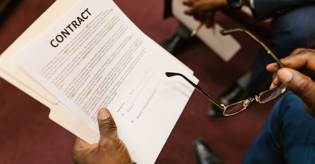 How to Handle Workplace Policies and Procedures as a Commercial Lawyer