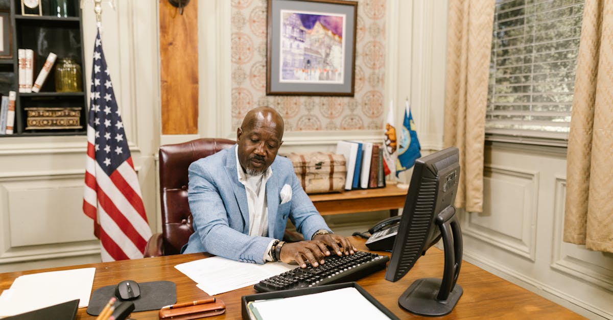 What is the Role of a Commercial Lawyer