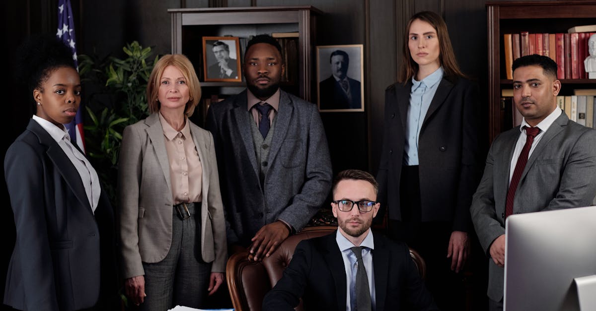 What to Consider When Hiring a Commercial Lawyer